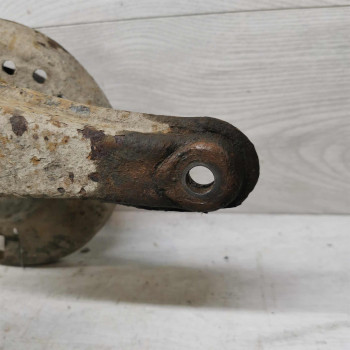 Кулак передний поворотный левый Audi 100 C4, Audi A6 C4