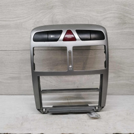 Рамка магнитолы Peugeot 307 Рамка магнитолы Peugeot 307