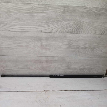 Амортизатор капота упор Audi 100 C4