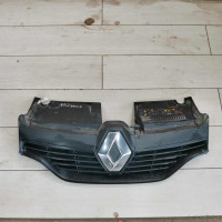 Решётка радиатора Renault Logan II