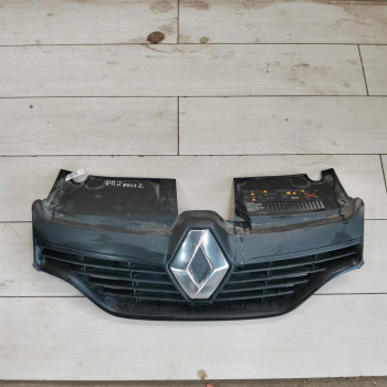 Решётка радиатора Renault Logan II