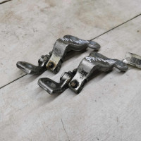 Петля двери передняя левая Ford Focus I дорестайлинг