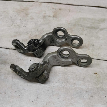 Петля двери передняя правая Ford Focus I дорестайлинг