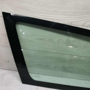 Стеколо глухое заднее левое форточка Ford Focus I дорестайлинг