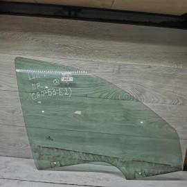 Стекло двери переднее правое skoda octavia a5