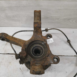 Кулак передний поворотный левый Nissan almera n16