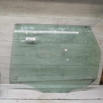 Стеколо двери заднее левое универсал Ford Focus I