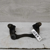 Скоба заднего суппорта Nissan almera n16 Скоба заднего суппорта Nissan almera n16