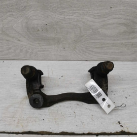 Скоба заднего суппорта Nissan almera n16