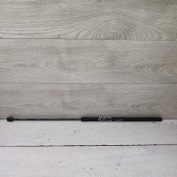 Амортизатор капота упор Volkswagen Passat B5 GP Амортизатор капота упор Volkswagen Passat B5 GP