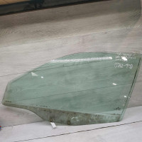 Стекло двери переднее левое mitsubishi carisma 