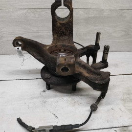 Кулак передний поворотный левый Ford Focus I