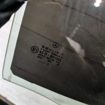 Стекло двери заднее правое Mercedes-Benz w210