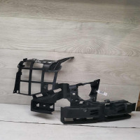 Кронштейн левый переднего бампера Renault Mégane 2