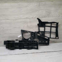 Кронштейн левый переднего бампера Renault Mégane 2