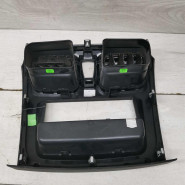 Рамка магнитолы Renault Logan II