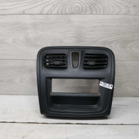 Рамка магнитолы Renault Logan II