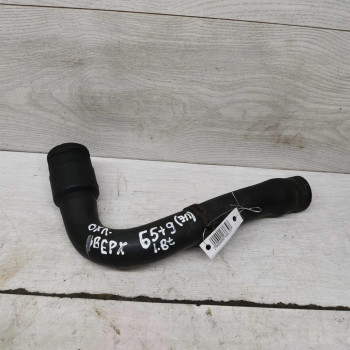 Патрубок водяного охлаждения Volkswagen Passat B5 GP 