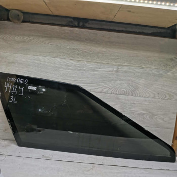 Стекло глухое заднее левое форточка audi 100 c3