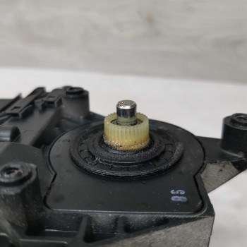 Замок двери задний левый Volkswagen Passat b6