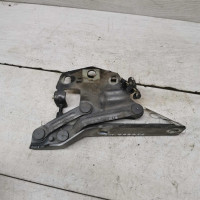 Петля капота правая Volkswagen Passat b6