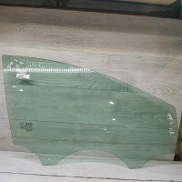 Стекло двери переднее правое Ford Focus 3