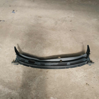 Декоративная накладка жабо дождевик водоотводящий щиток Nissan Almera III (G15)