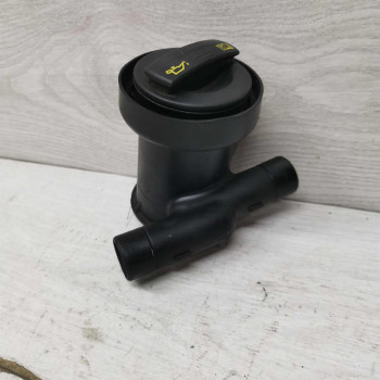 Крышка головки блока клапанная Skoda Octavia a5 Volkswagen jetta 5 Крышка головки блока клапанная Skoda Octavia a5 Volkswagen jetta 5