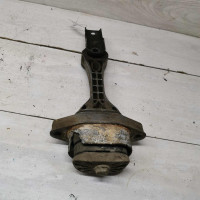 Кронштейн мкпп нижний Volkswagen golf 4, Skoda Octavia I (A4)