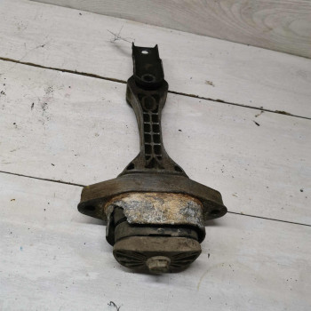 Кронштейн мкпп нижний Volkswagen golf 4, Skoda Octavia I (A4)