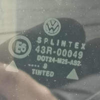 Стекло двери заднее правое Volkswagen golf 4 Стекло двери заднее правое Volkswagen golf 4