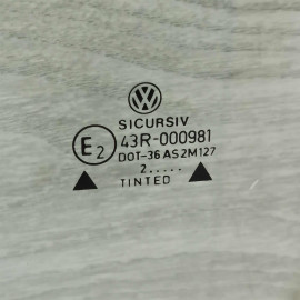 Стекло двери заднее левое Volkswagen golf 3