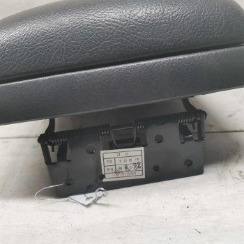 Подлокотник Kia Sorento I