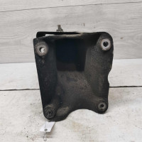 Кронштейн двигателя правый Volkswagen Passat b3, Volkswagen Passat b4.
