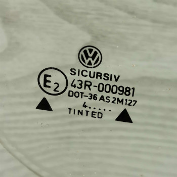 Стекло двери переднее правое Volkswagen vento