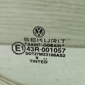 Стекло глухое заднее правое форточка Volkswagen golf IV