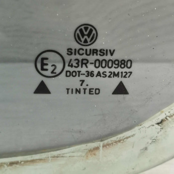 Стекло глухое заднее левое форточка Volkswagen golf IV