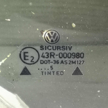 Стекло глухое заднее правое форточка Volkswagen golf 3