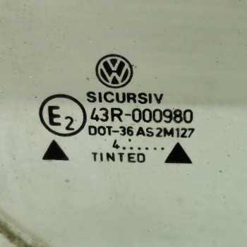 Стекло глухое заднее правое форточка Volkswagen vento