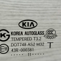 Стекло двери переднее левое KIA Soul I