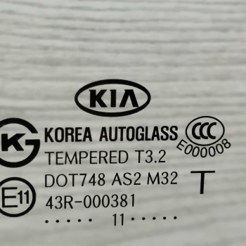 Стекло двери переднее левое KIA Soul I