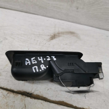 Ручка двери внутренняя задняя левая Audi 80 b4