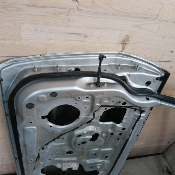 Дверь передняя правая Nissan Tiida I
