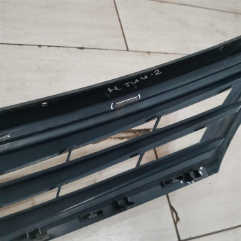 Решетка радиатора Nissan Tiida I