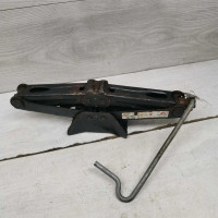 Домкрат Skoda Octavia III (A7) Домкрат Skoda Octavia III (A7)