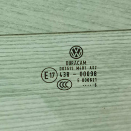 Стекло двери переднее левое Volkswagen Passat b8