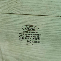 Стекло двери переднее правое Ford Focus 3