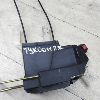 Замок двери передний правый Hyundai Tucson I (JM)