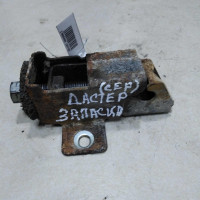 Крепление запасного колеса Renault Duster I