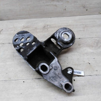 Кронштейн крепления двигателя левый Volkswagen Passat B5 Passat B5 GP Audi A6 C5 Skoda superb Audi A4 b5
